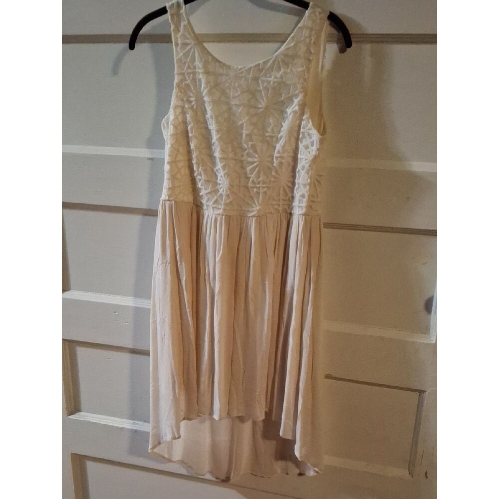 Sleeveless Cream High-Low Dress with Textured Bodice (Mis408)
